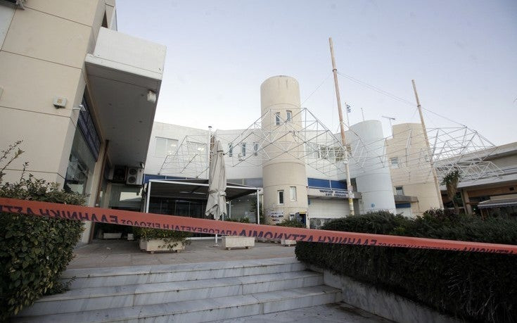Πυρκαγιά στο κτίριο της εφορίας Γλυφάδας – Kάηκαν 9 ΙΧ